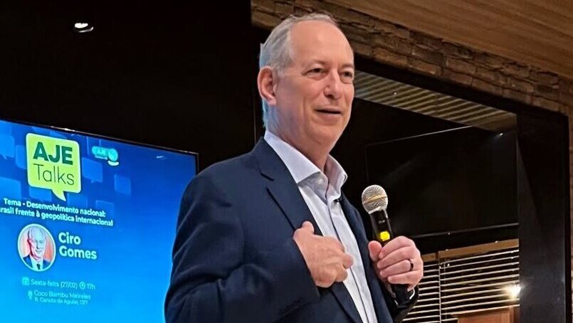 Ciro critica Camilo e propõe saída do MEC por candidatura