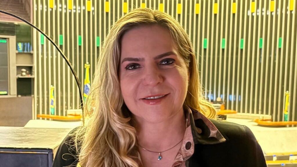 Luizianne Lins informa saída do PT e busca novo caminho político