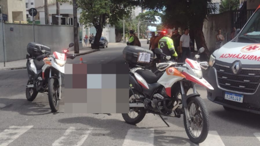 Motociclista por aplicativo morre após colisão com ônibus no Meireles