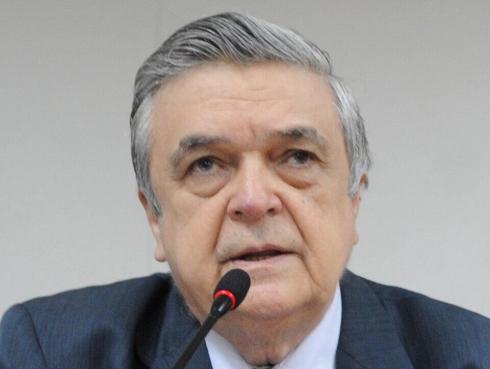 Morre ex-deputado federal Ariosto Holanda aos 87 anos de legado