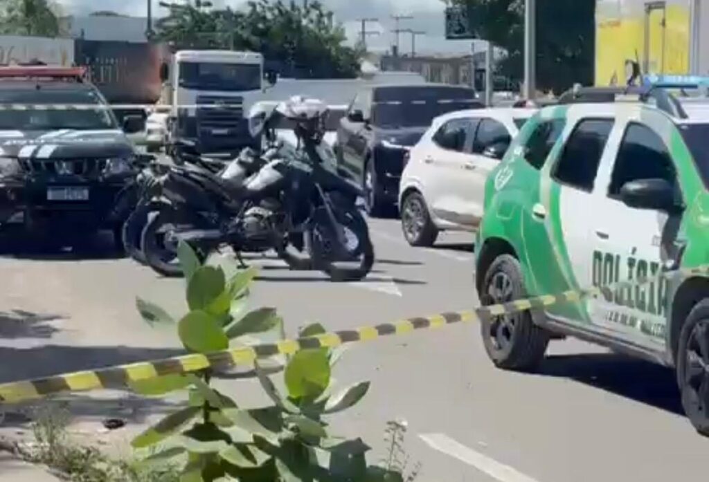 Homem é executado em parada de ônibus e choca Fortaleza