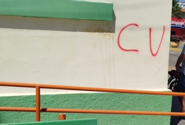 Prefeitura de Jaguaruana amanhece pichada com mensagem de alerta