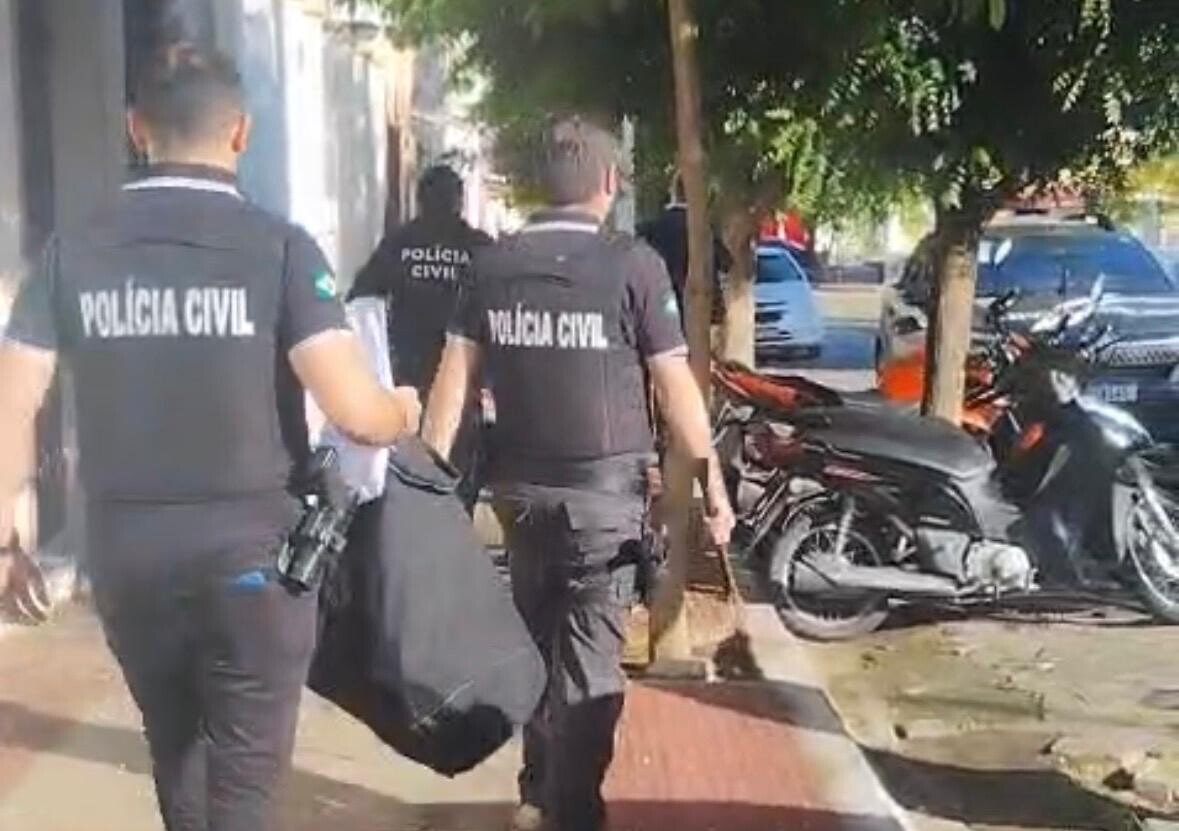 MPCE deflagra operação contra vereador em Sobral e apreende documentos relevantes