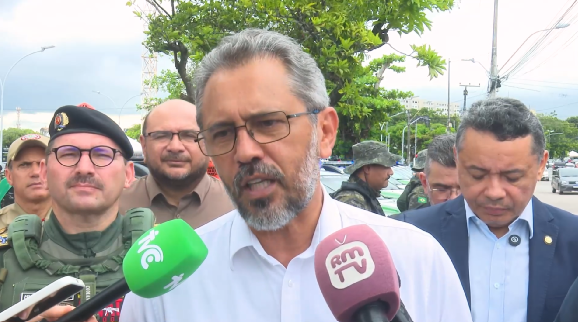 Governador Elmano desconversa sobre definição de chapa majoritária