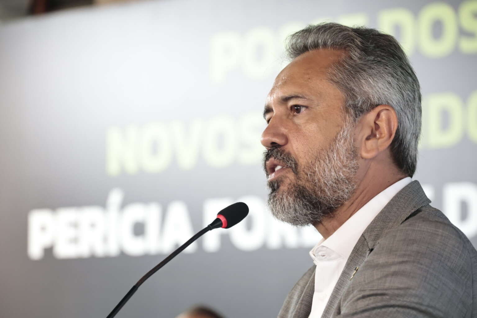 Elmano estuda medidas para conter subida de preços dos combustíveis