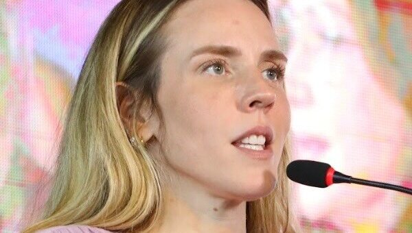 Jade Romero destaca desafios enfrentados pelas mulheres diariamente