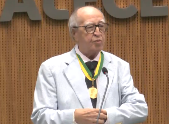 Lúcio Alcântara recebe Medalha 13 de Maio em homenagem especial