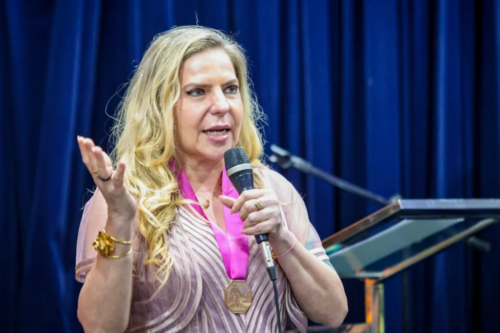 Luizianne evita confirmar saída do PT e seus próximos passos