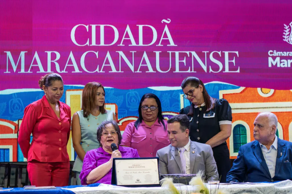 Maria da Penha recebe título de cidadã maracanauense com honras