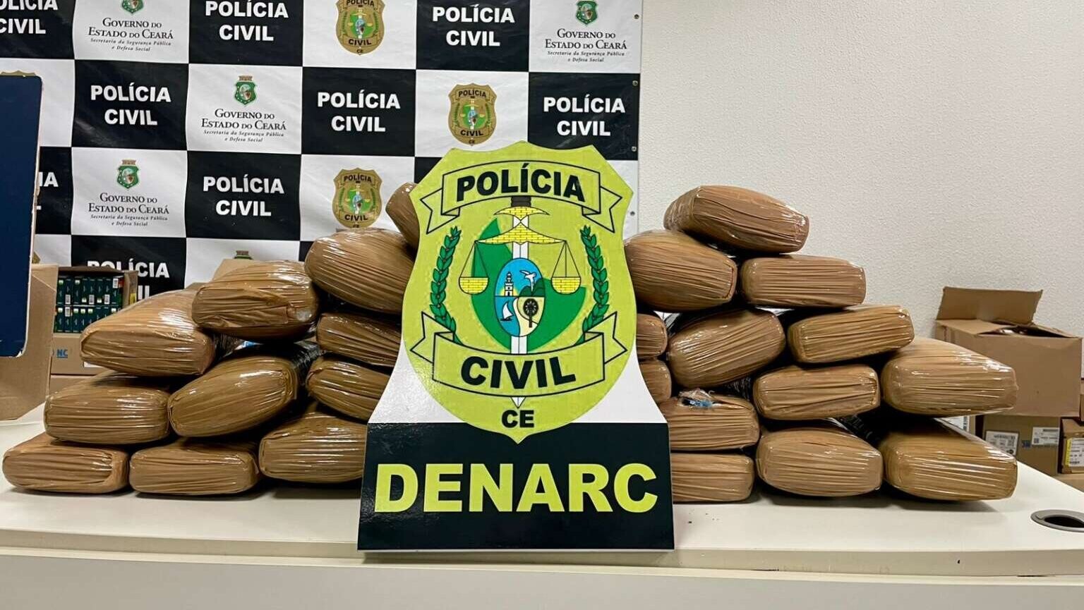 PCCE e Receita Federal apreendem 33 kg de skunk em ar-condicionado