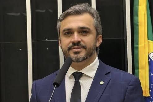 Surpresa no tabuleiro político cearense: Nelinho Freitas no Podemos
