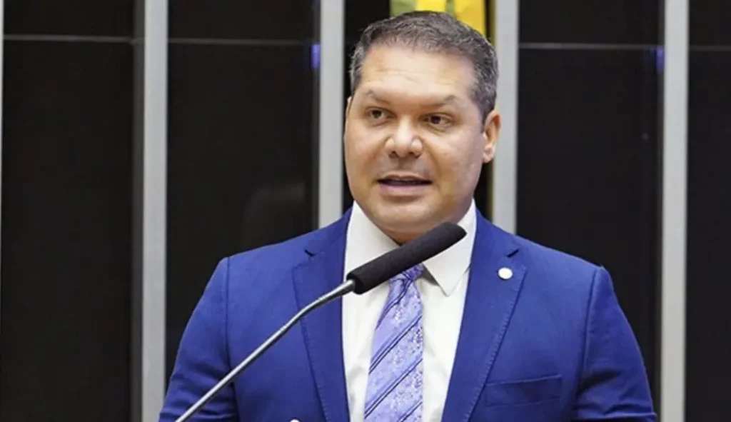 Heitor Freire deixa o União Brasil e se filia ao Podemos agora