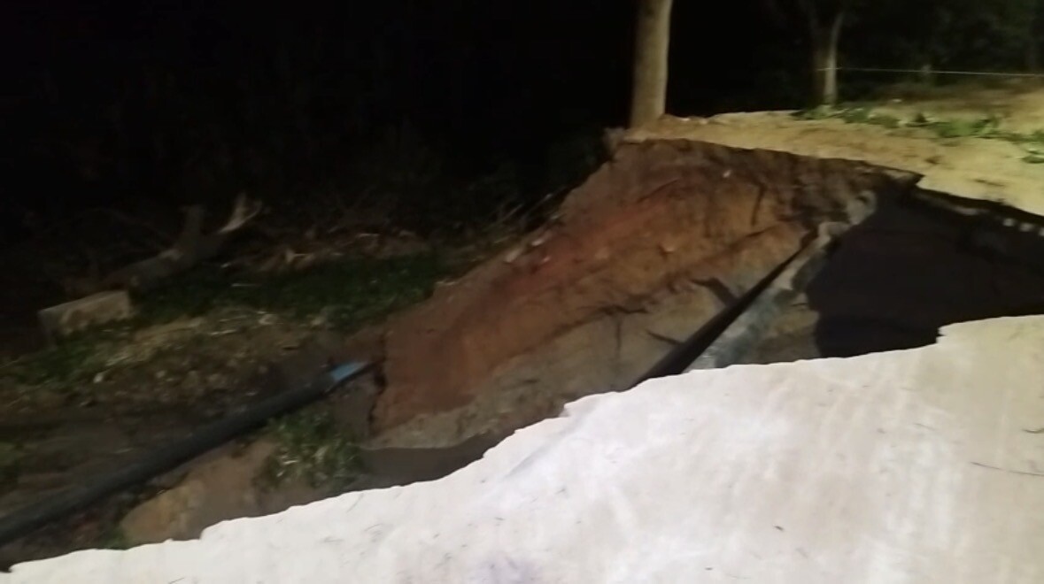 Galeria cede sob pressão de açude após chuvas intensas em Pacajus