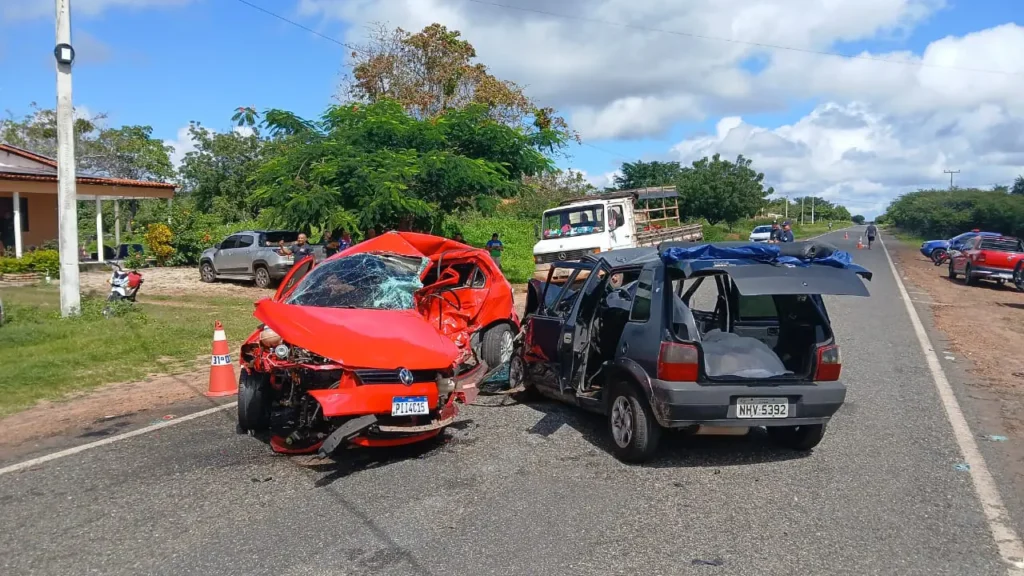 Colisão entre dois veículos deixa três mortos na divisa entre Ceará e Piauí