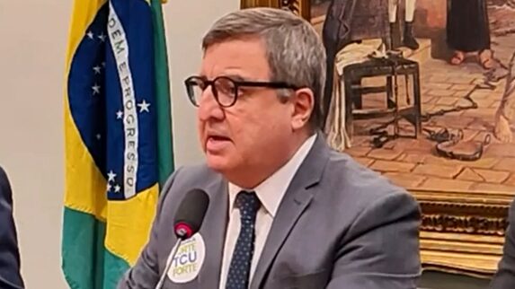 Câmara realiza sabatina com 7 candidatos ao TCU e analisa propostas