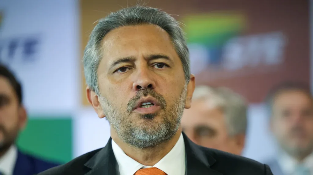 Elmano determina ação imediata após chuvas e mortes no Estado