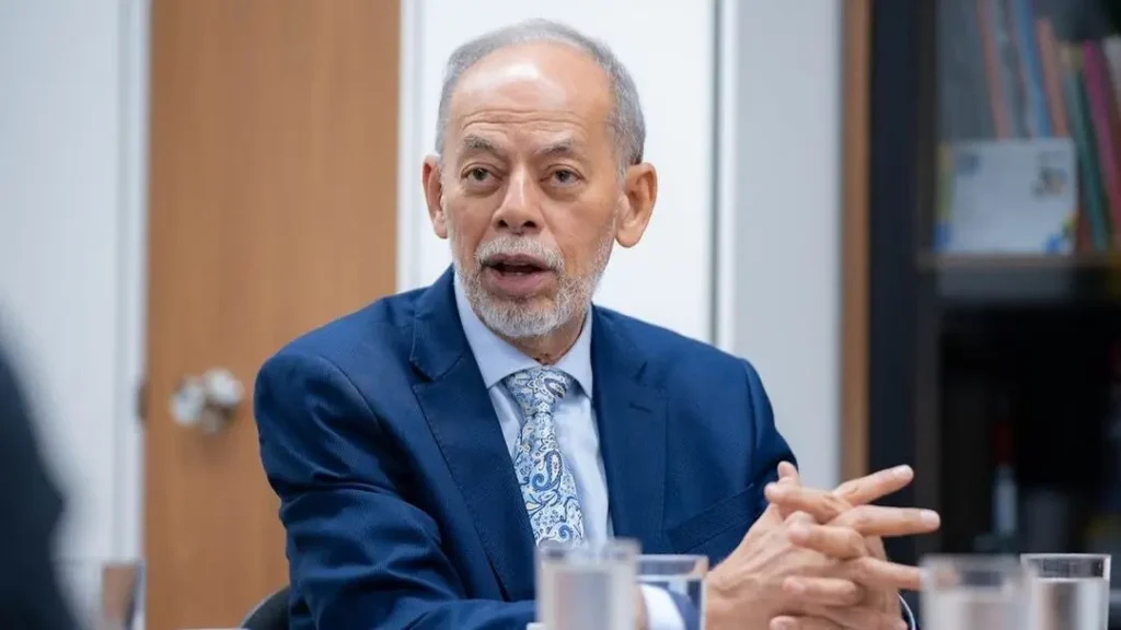 Ex-senador Inácio Arruda assume mandato e traz novas propostas