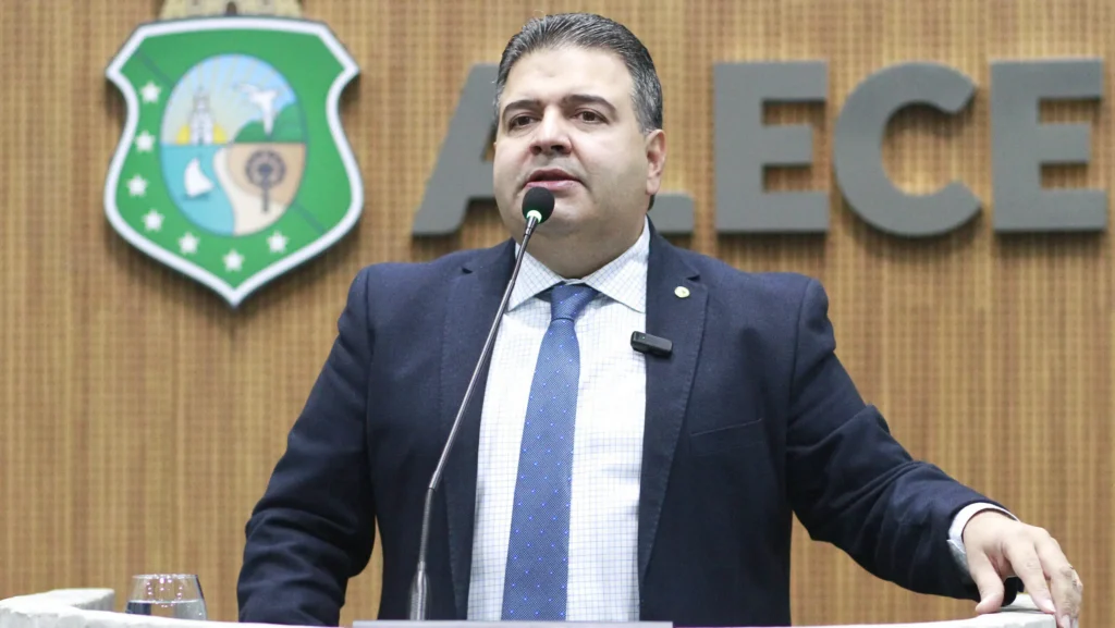 Felipe Mota cobra coerência de Cid após esquecimento de ataque