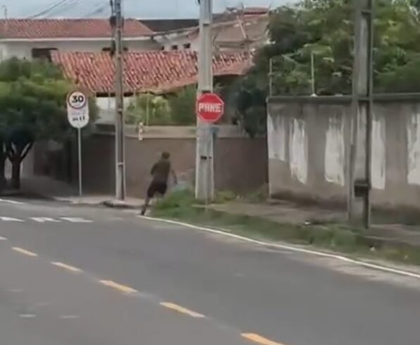 Emissoras de rádio e TV em Crateús são invadidas e protestam