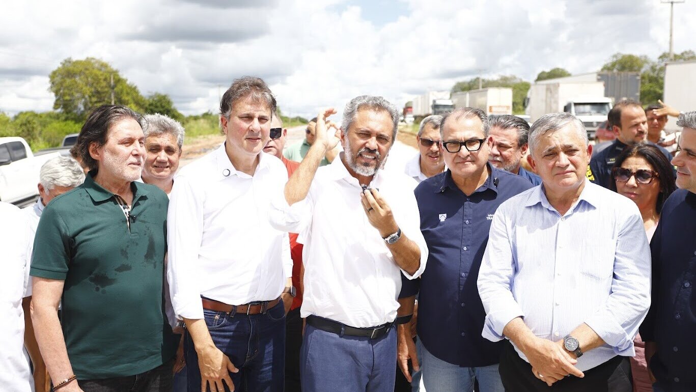 Elmano, Camilo e Guimarães vistoriam obra na BR-116 com sucesso