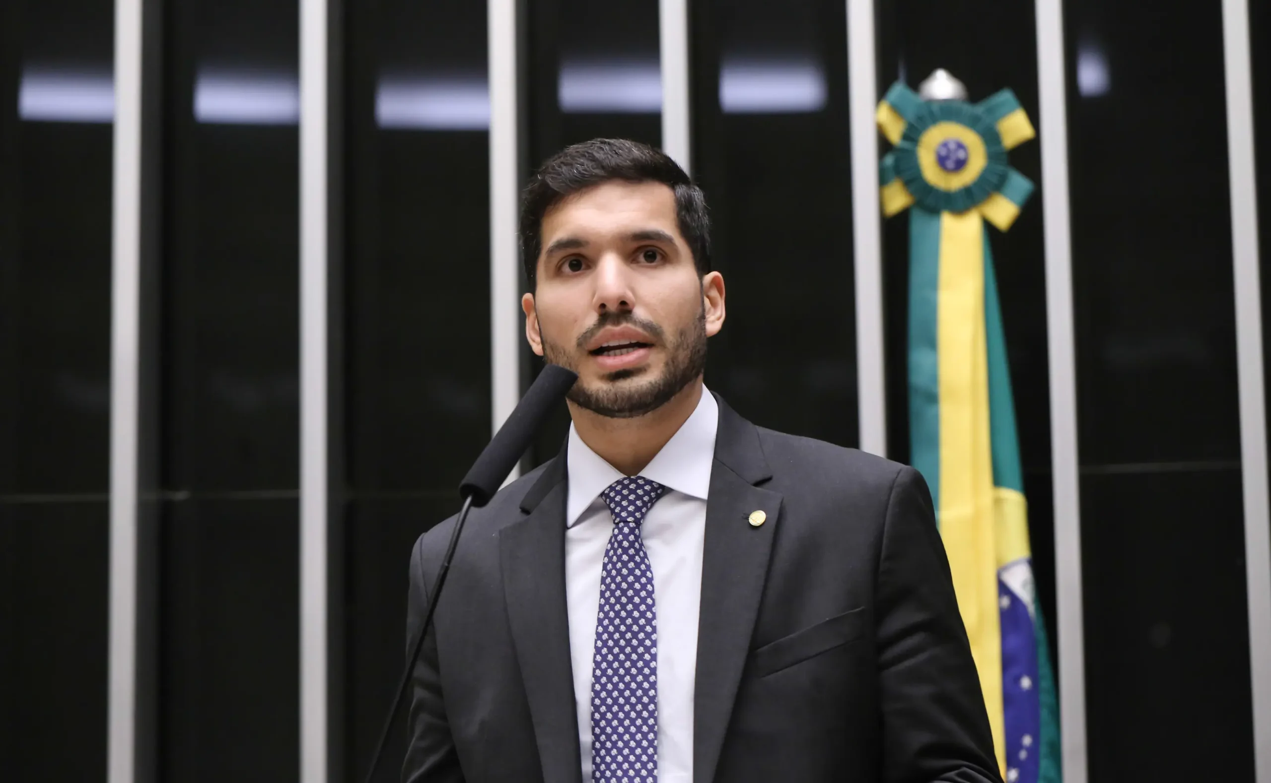 André Fernandes declara apoio à candidatura de Ciro Gomes ao Abolição e suas promessas