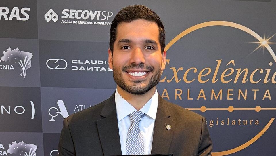 André Fernandes é eleito o melhor deputado do Ceará em 2023