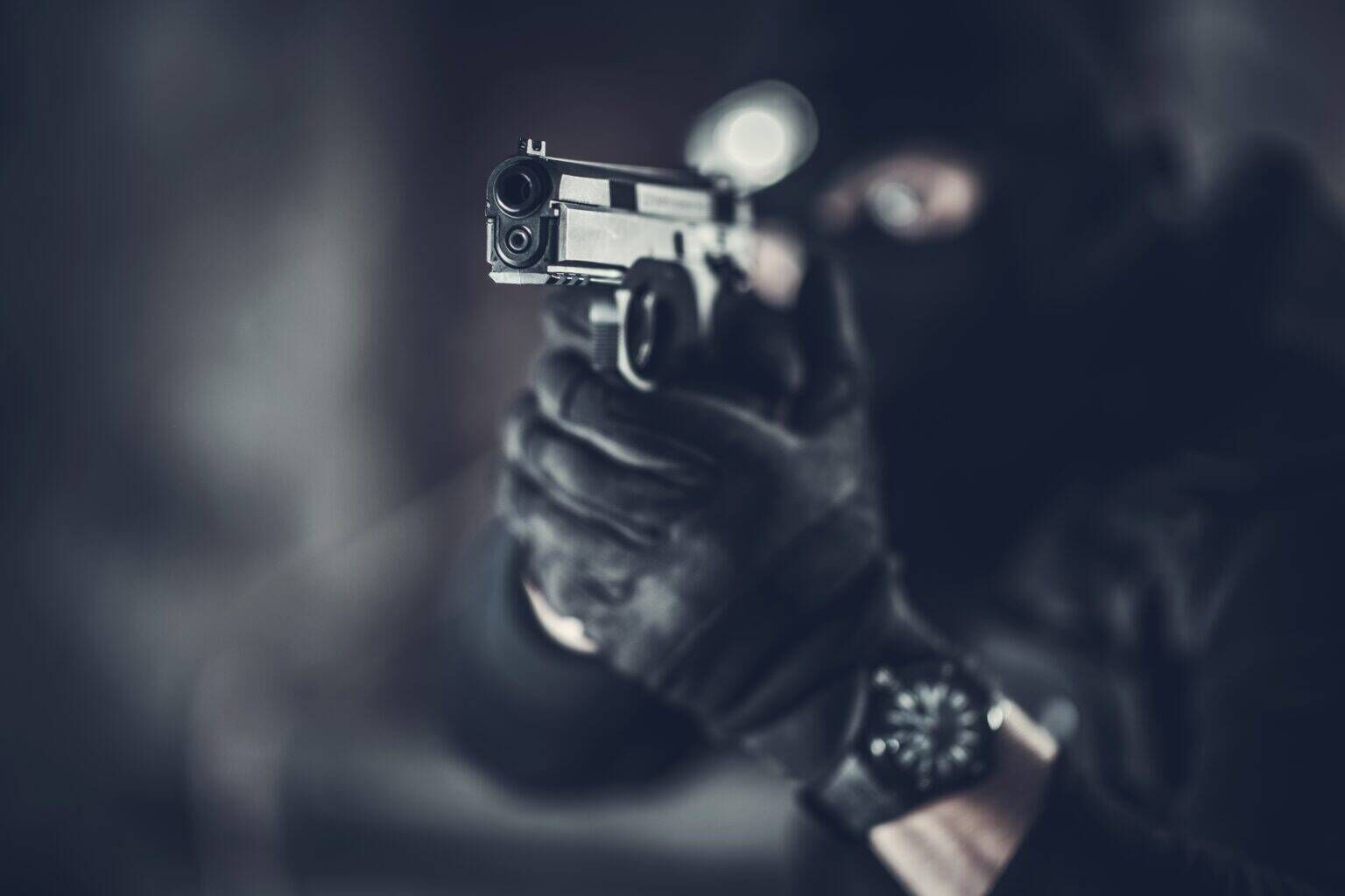 Casal é atacado dentro de casa; detalhes da tragédia e feridos