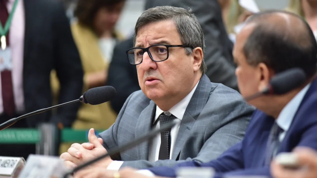 Danilo Forte desmente fake news e apoia fim da escala 6×1