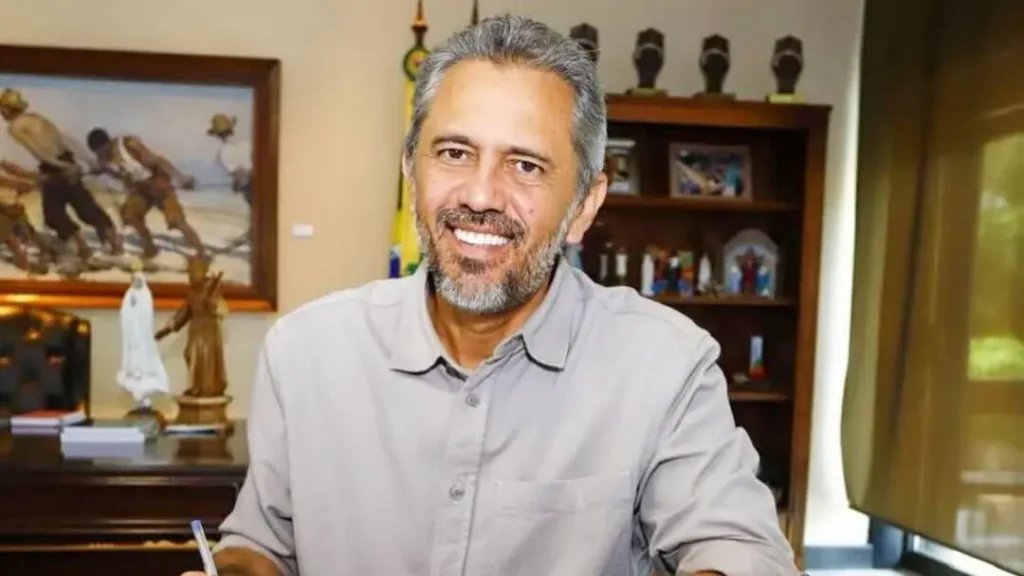 Governador Elmano anuncia antecipação do 13° salário em junho