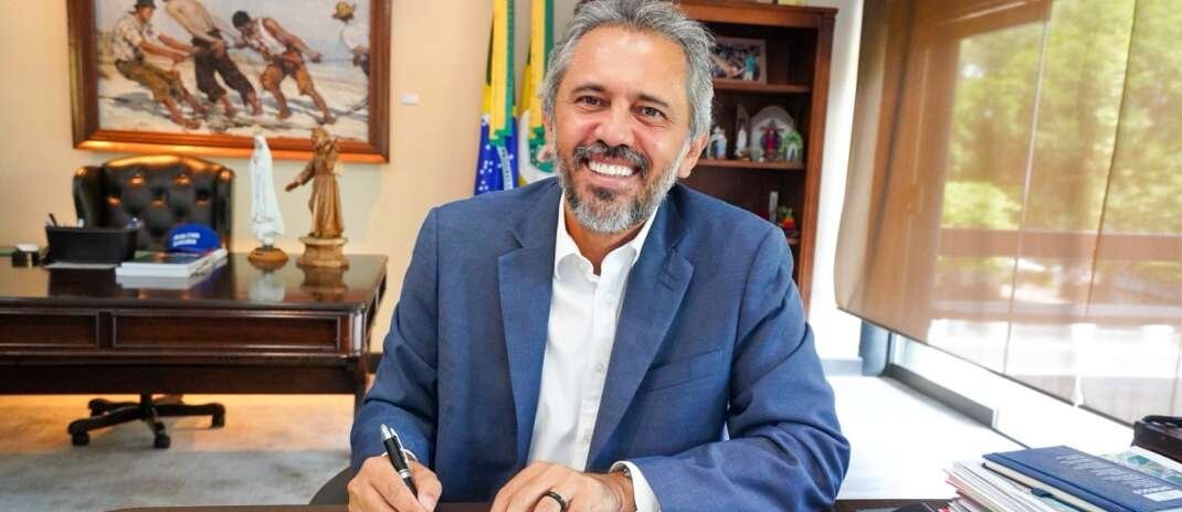 Elmano anuncia ponto facultativo para descanso após Corpus Christi