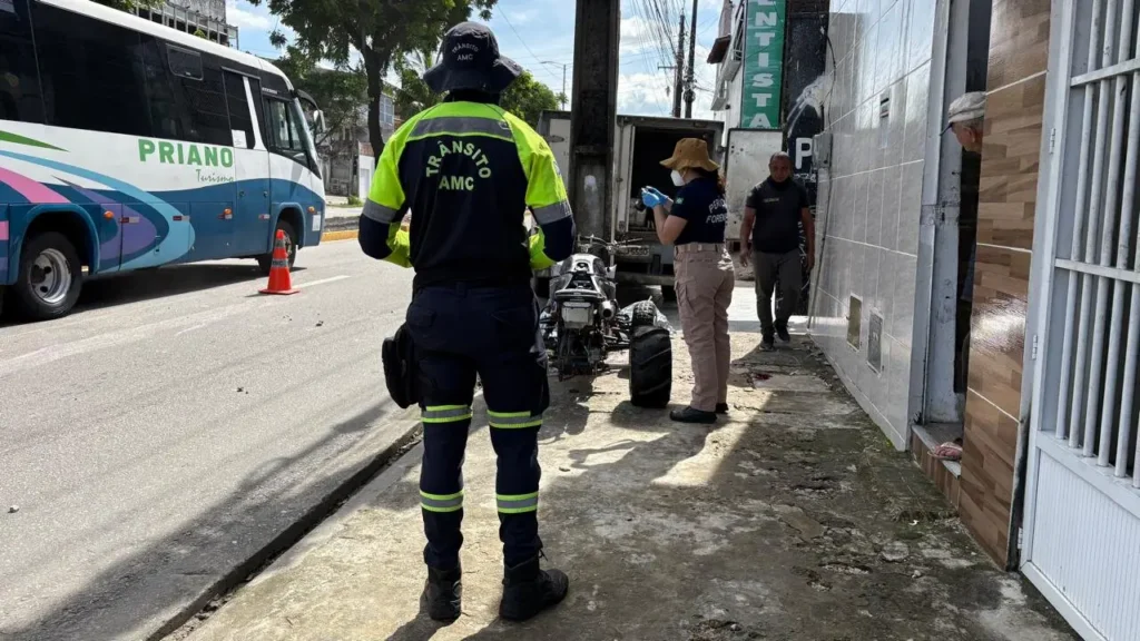 Mecânico morre após bater quadriciclo em poste no Pirambu