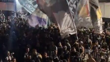 Torcedores do Ceará em confronto com a polícia em protesto