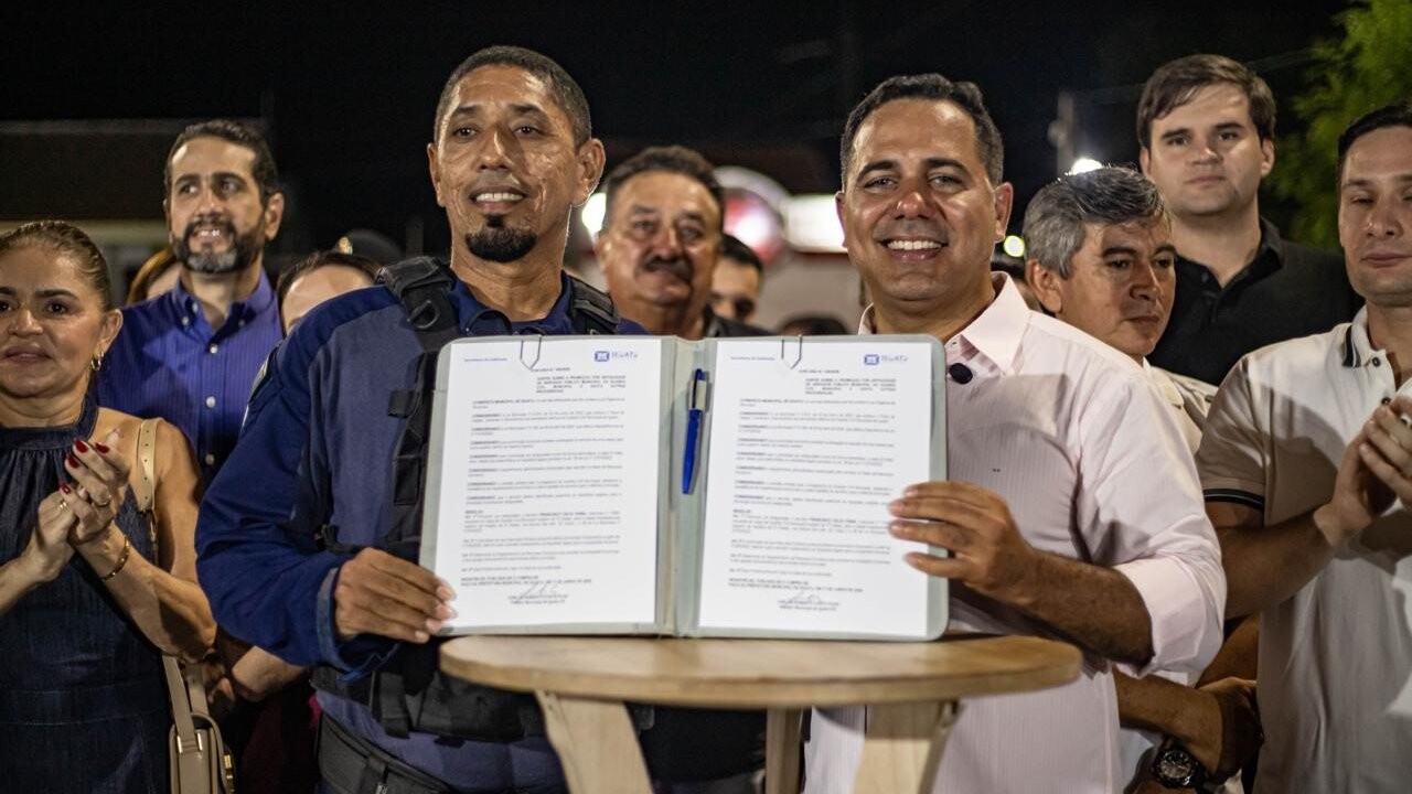 Prefeito de Iguatu entrega veículos para melhorar serviços públicos