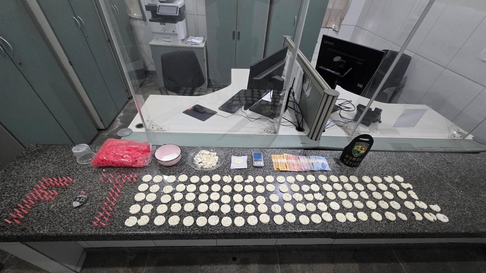 Polícia desarticula ponto de distribuição de drogas em Fortaleza
