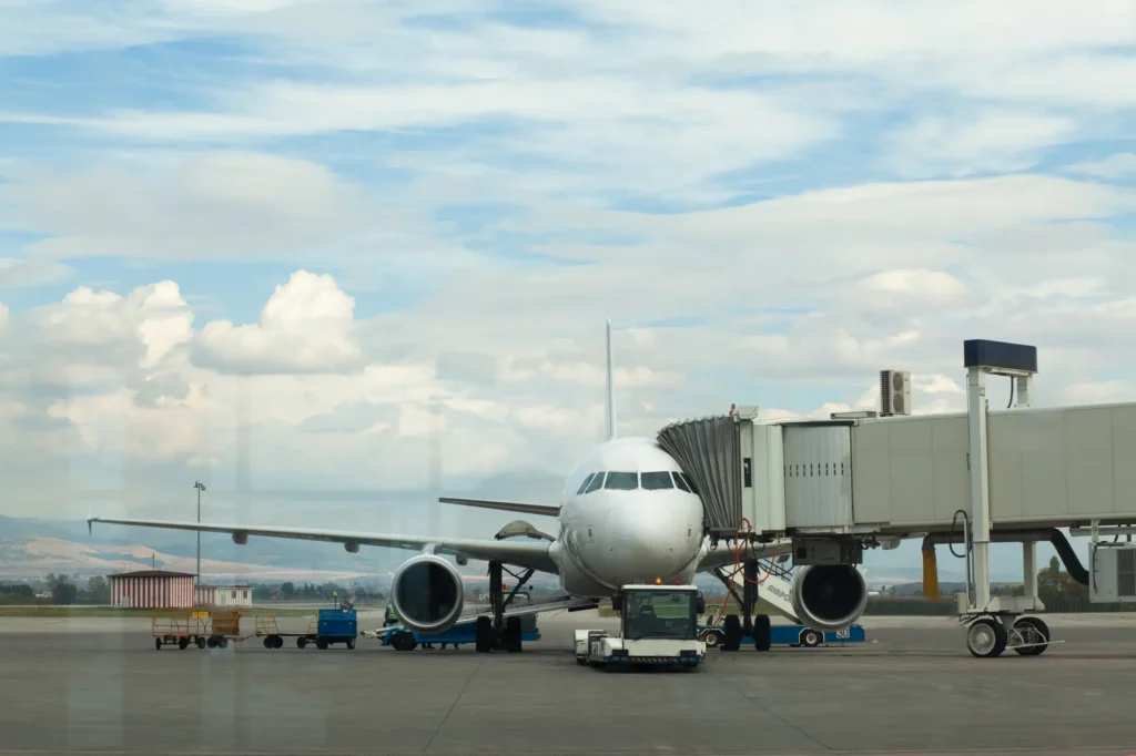 Petrobras reduz preço do querosene de aviação em 14,2% para economia