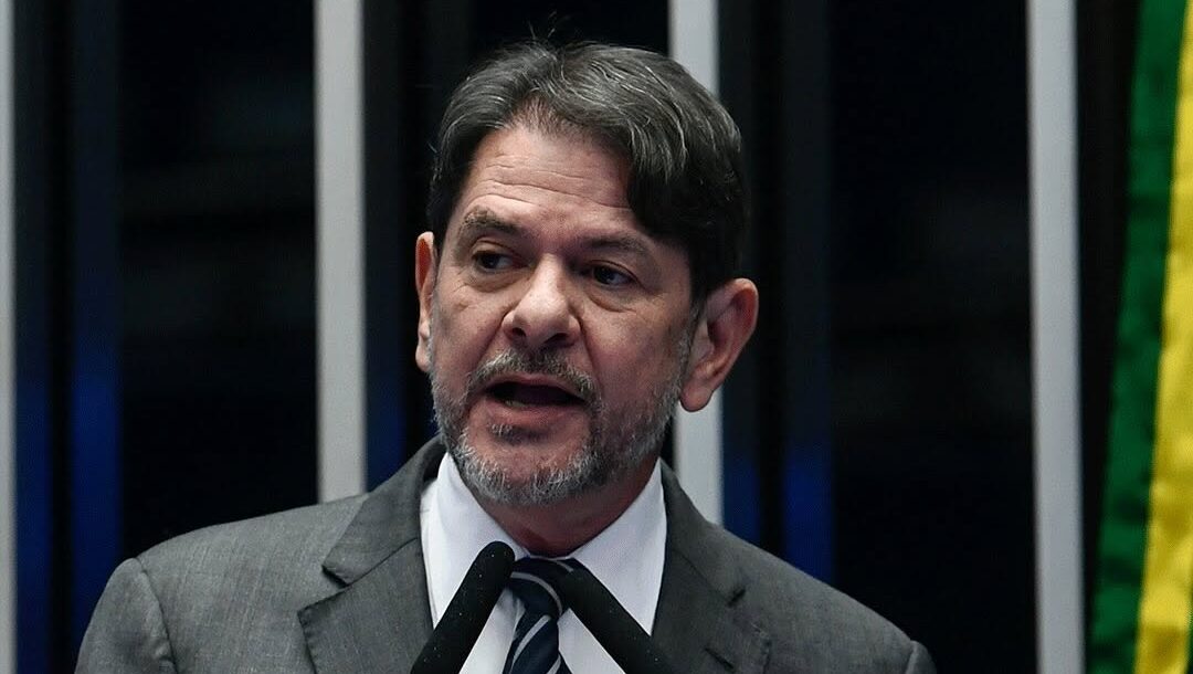 Cid Gomes convoca reunião com vereadores para apoiar Elmano
