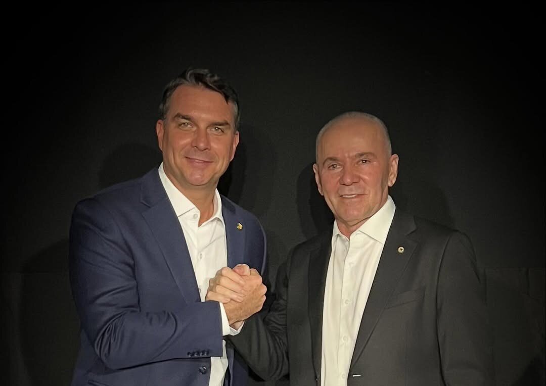 Flávio Bolsonaro confirma visita ao CE para apoiar Alcides Fernandes