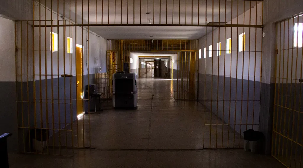 Policial penal é preso suspeito de desvio de materiais essenciais