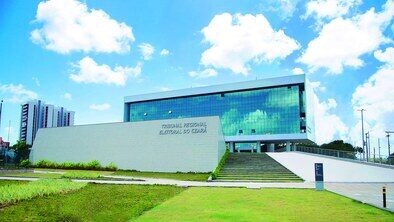 TRE-CE adia julgamento e aumenta incertezas na política local