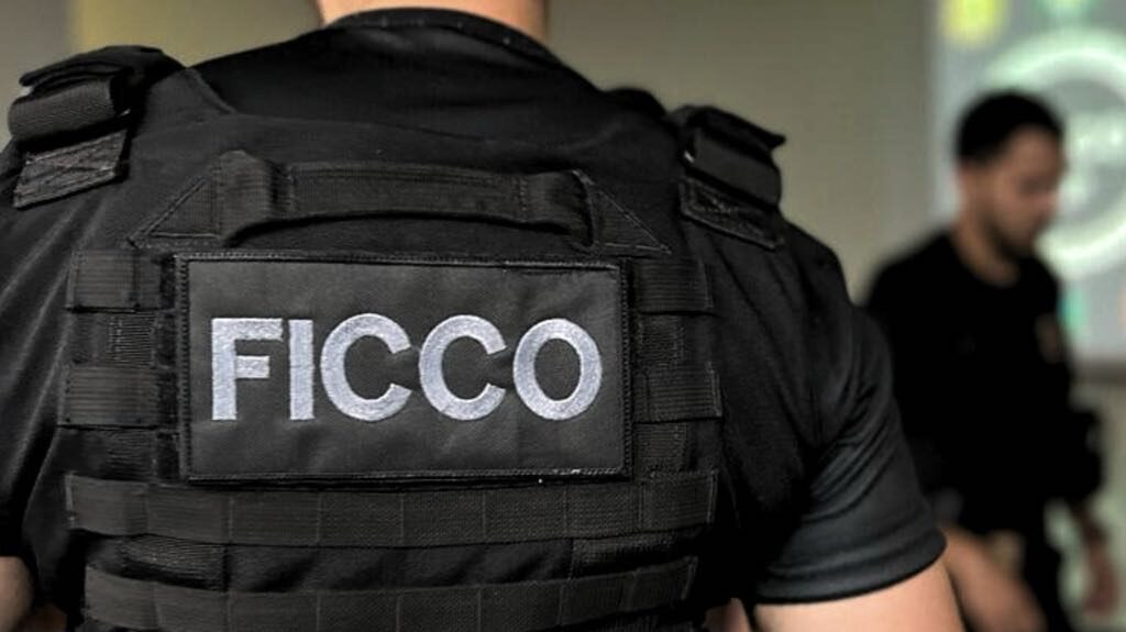 Suspeito de liderar facção criminosa em Pacajus é preso com drogas