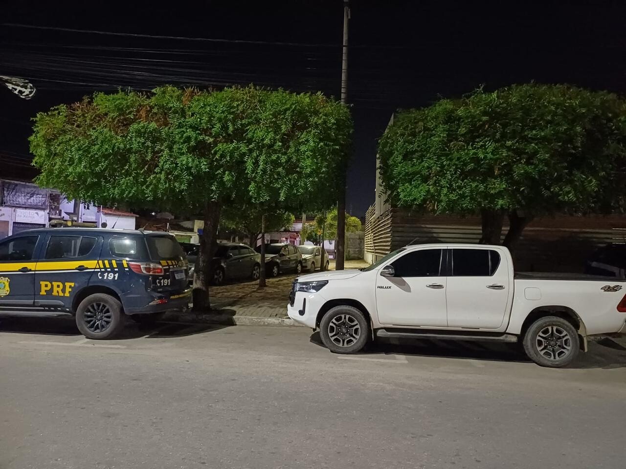 PRF recupera caminhonete roubada e prende suspeito envolvido