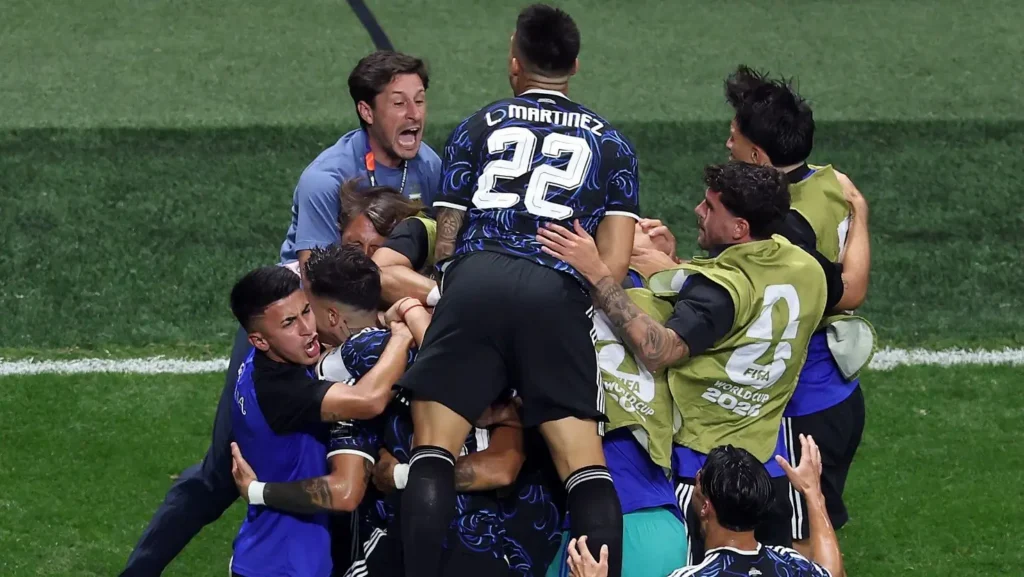 Argentina despacha Inglaterra e avança para a final da Copa