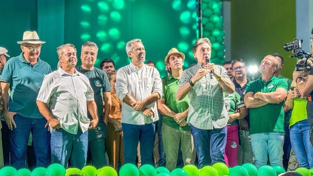 Governador Elmano marca reunião com Eunício sobre Senado