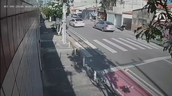 Motociclista morre após bater em portão de residência na Cidade 2000
