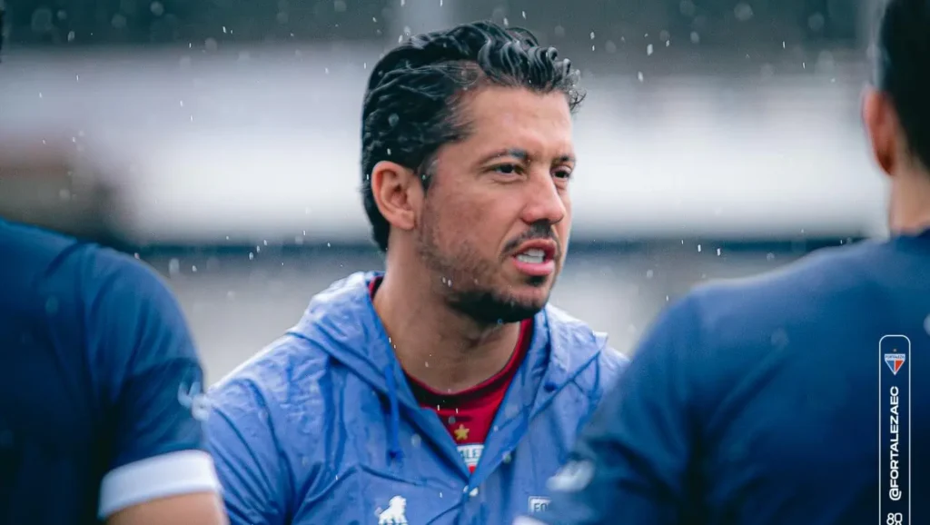 Fortaleza demite Thiago Carpini e busca alívio na Série B