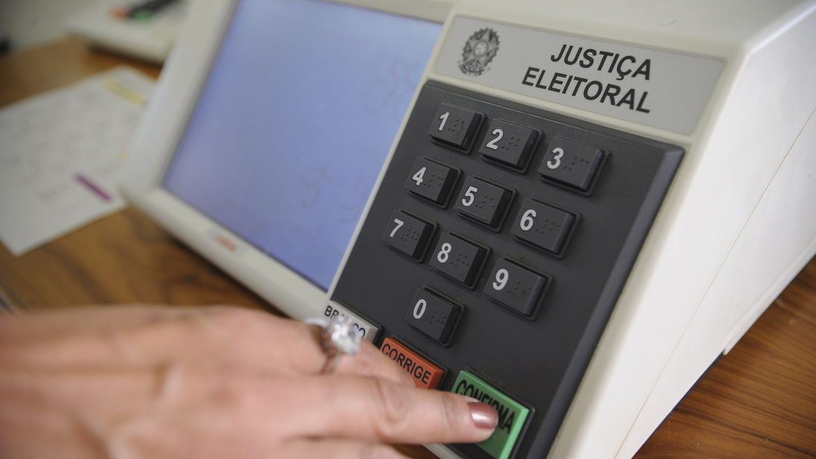 Prefeitos de Caucaia e São Gonçalo lançam esposas na política