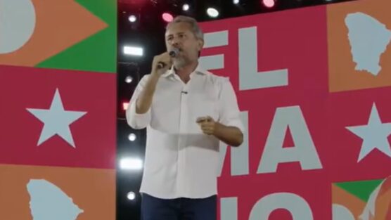Elmano contrapõe projetos e destaca conquistas ao lado de Lula