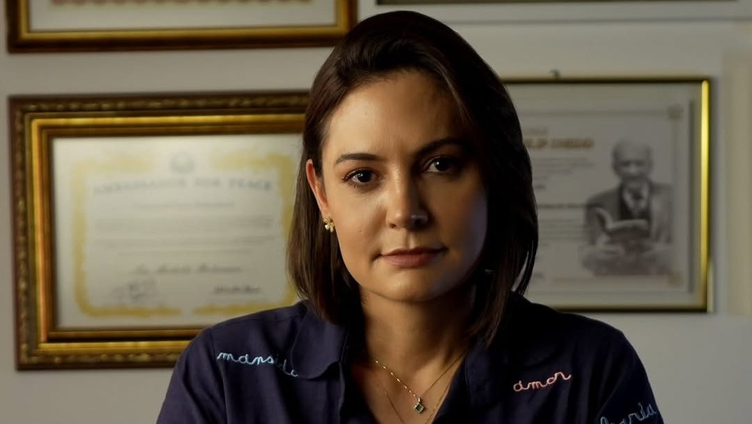 Michelle Bolsonaro rejeita aliança com Ciro Gomes e explora opções