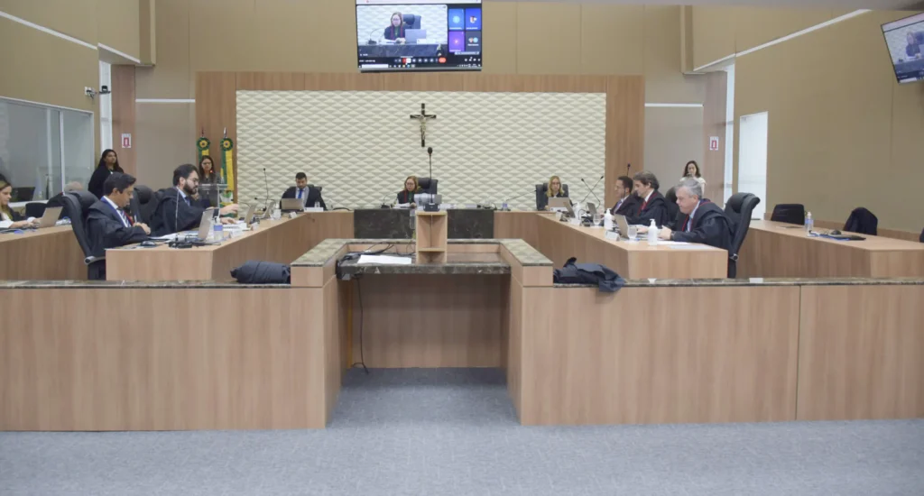 TRE-CE nega anulação da convenção e confirma apoio ao Ciro