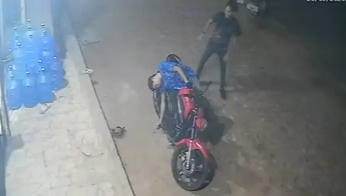 Assaltante é atingido com pedrada na cabeça e cai: saiba mais